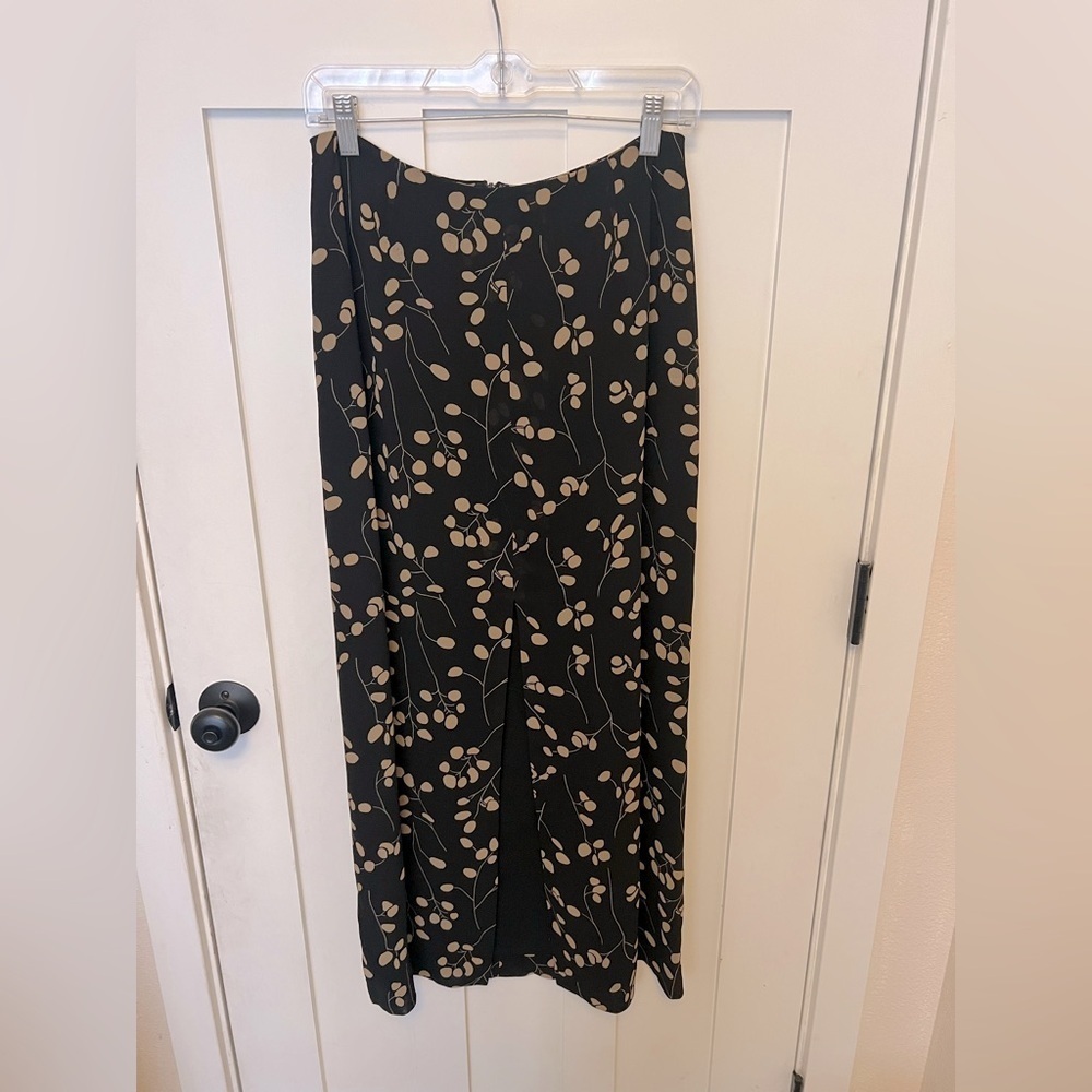Banana Republic, Women's 6 Rayon midi Skirt, Black with beige Flowers